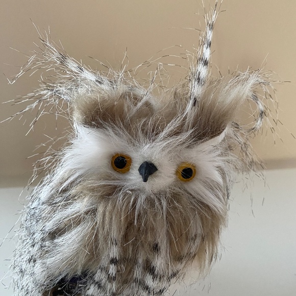 Set of 2 Feathered Snowy Zebra Owls - Picture 3 of 9